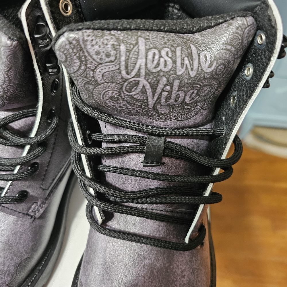 Yes We Vibe Gray Patterned Army Combat Boots - NEW Never Worn - Picture 3 of 9